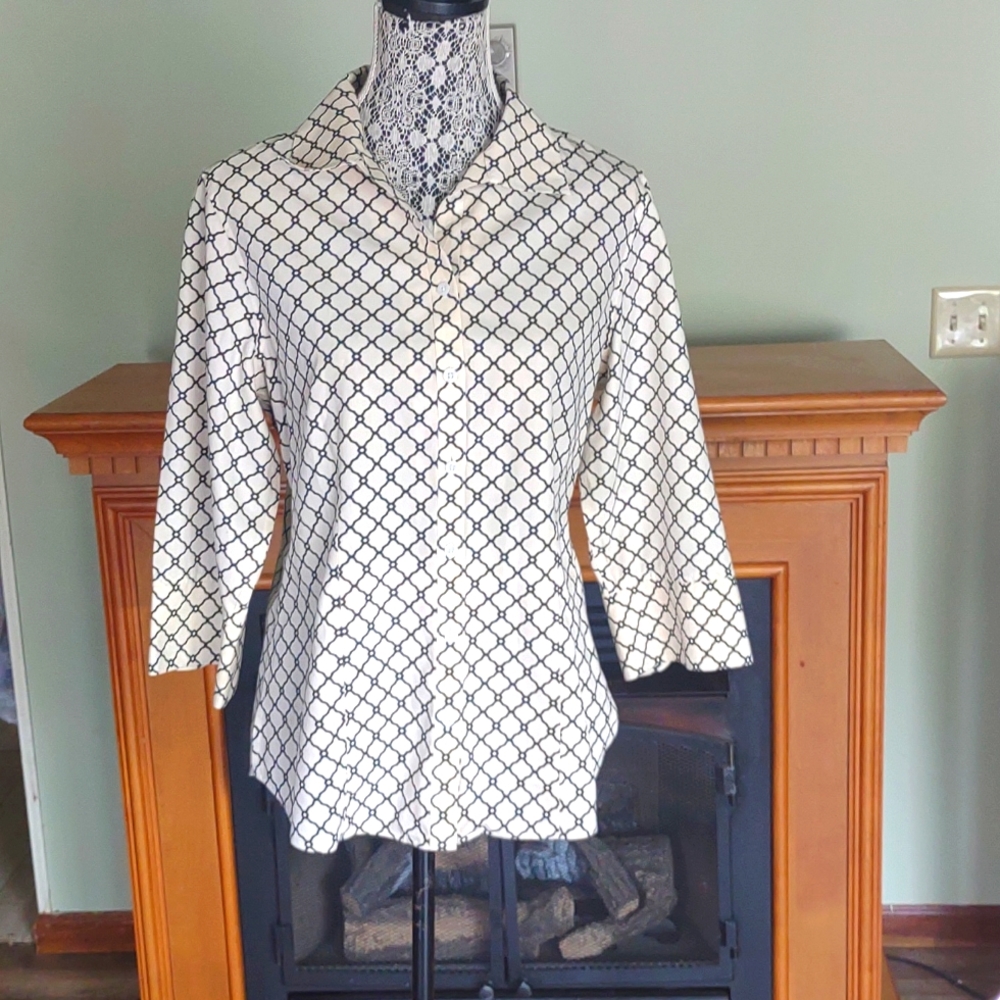 Women's blouse size 1.5 chicos brand black and white